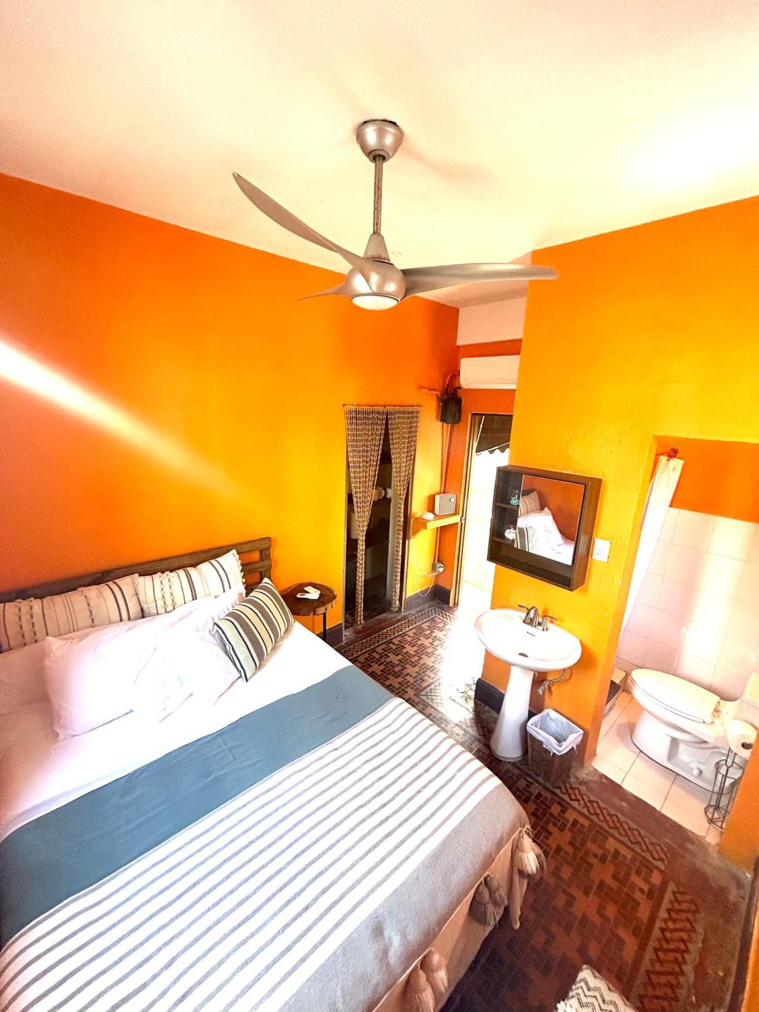 Fresh Tropical Colonial Style Walk-Up- Rooftop Terrace- Beach View San Juan Extérieur photo